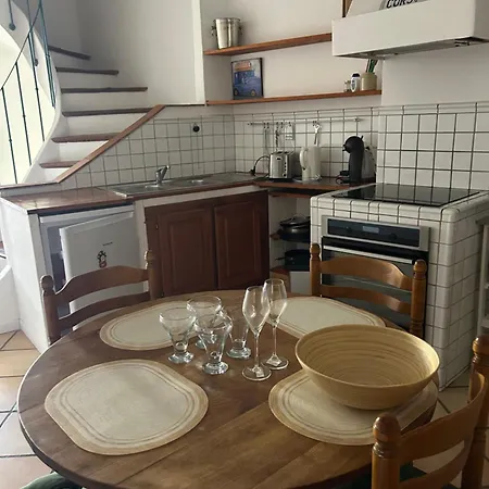 Semesterbostad Maison Charmante Village