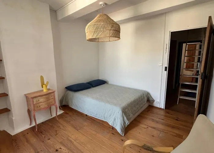 בית נופש Maison Charmante Village גרואיסאן
